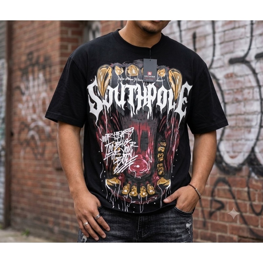 Southpole t-shirt a bold graphic of a monster mouth with dripping red Size M